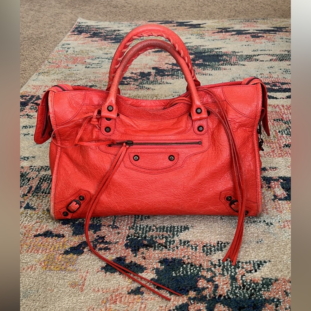 Authentic BALENCIAGA Classic City Bag - Coral Pink / Orange Lambskin Leather - Picture 2 of 8